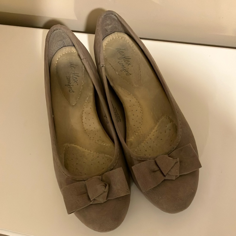 Dexflex Comfort Taupe Flats with Bow - Picture 5 of 6
